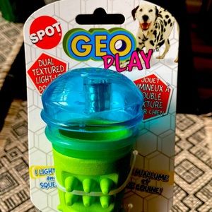 Dog Geo Play Dual light Up Toy☘️🌿🍀